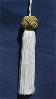 Ivory Tassel W/Metallic Gold Turkknot